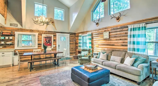 1 Mi to Lake: Chic Arizona Cabin w/ Large Porch!, Забронировать Дом для отпуска Пайнтоп-Лейксайд штат Аризона