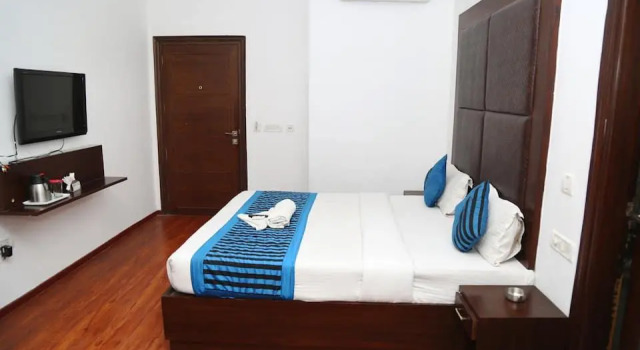 Pacific Inn Suites - Sector 45, Забронировать Отель Гургаон 