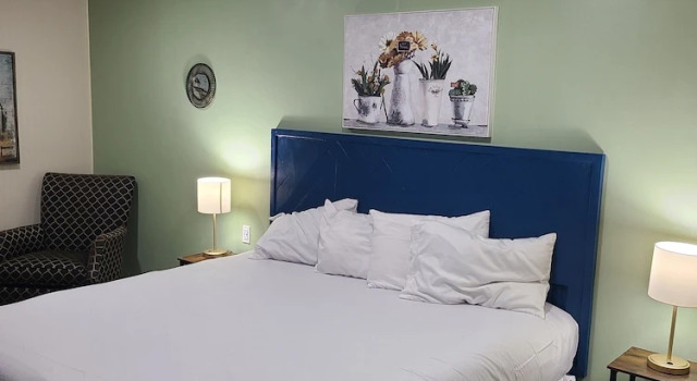 Номер Standard Blue Sky Inn- Complimentary Happy Hour Th-Sun, Veteran owned, Full Breakfast, Best green space, 1 mile from Blue Ridge, Fire Pit