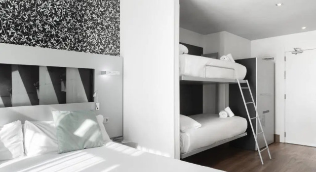 Четырёхместный номер Petit Palace Plaza Mayor