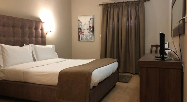 Doupiani House Hotel