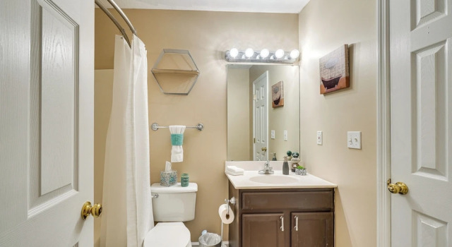 Коттедж с 3 комнатами Pigeon Forge Home w/ Screened Porch, 3 Mi to Town!