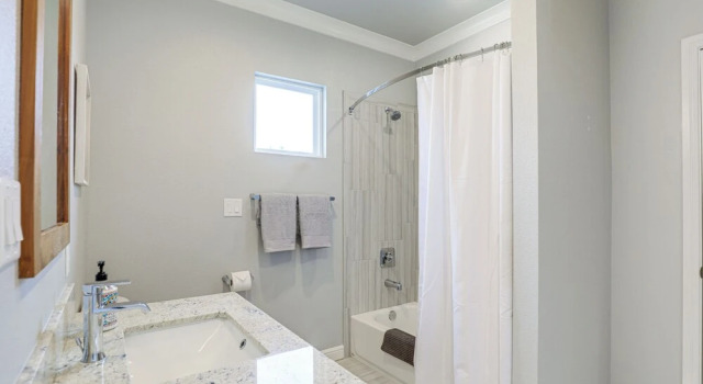 Коттедж Gorgeous Granbury Lake House with Hot Tub and Dock!