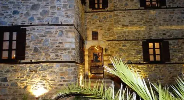 Iliopetra Suites, Book Hotel Agios Lavredios 