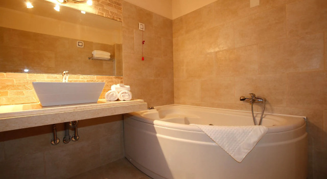 Полулюкс Hotel Athina