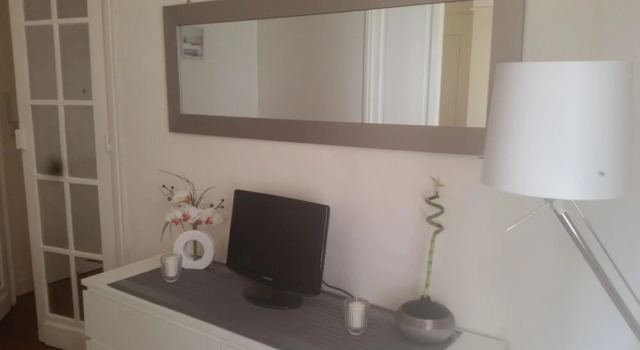 Bright & Modern One-bedroom Apartment With in Paris, Near Sacré Cœur /, Забронировать Апартаменты/квартира 18-й округ: Монмартр Париж, рядом с Монмартр