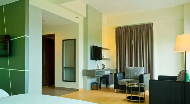 Семейный люкс с балконом Marvelux Hotel