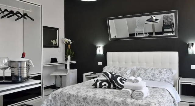 Номер Deluxe Black & White G&G