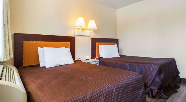 Четырёхместный номер Standard Rodeway Inn Kissimmee