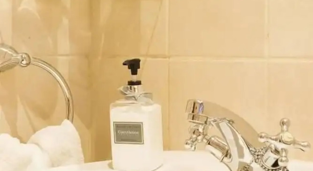 Четырёхместный номер Standard Five Burnham Guest House