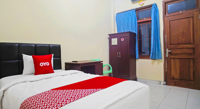 Номер Standard RedDoorz at Guesthouse Oemah Opa Metro Lampung