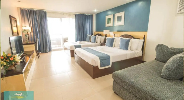 Четырёхместный номер Standard с видом на озеро Estancia Resort Hotel