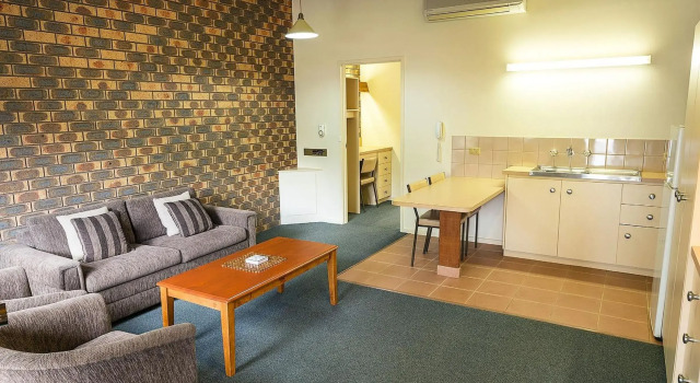 Pinnacle Holiday Lodge, Book Inn Hotels in Victoria with Breakfast, Breakfasts