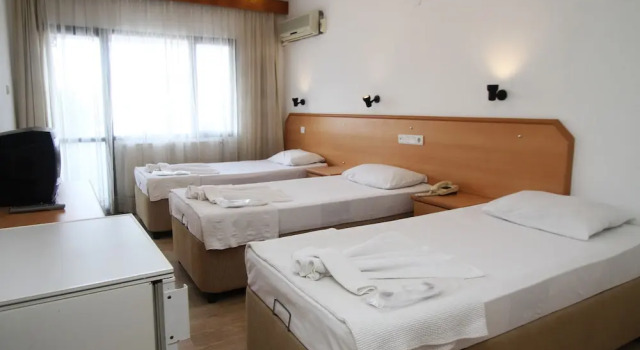 Трёхместный номер Standard с балконом Goren Hotel