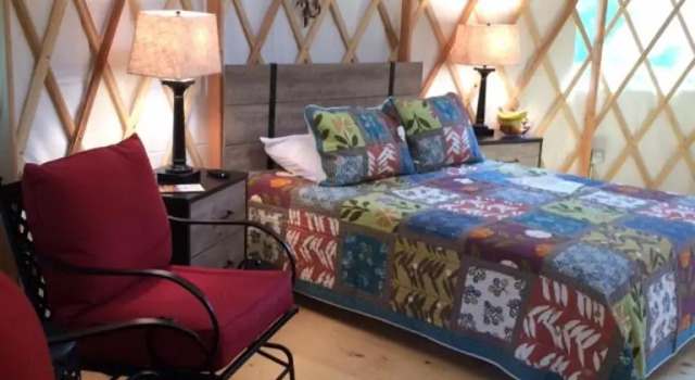 Circle M Camping Resort 16 ft. Yurt 1, Varaa Leirintäalue Telttailu ja glamping kohteessa Lancaster, Leirintäalue
