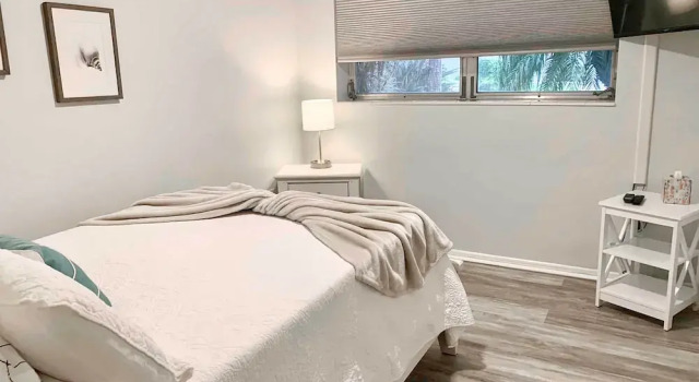 Коттедж Bright + Airy Canalfront Getaway w/ Heated Pool!