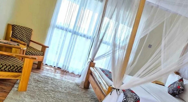 Standardní Jednolůžkový pokoj s balkonem a a výhledem na hory Bwindi Neckview Lodge
