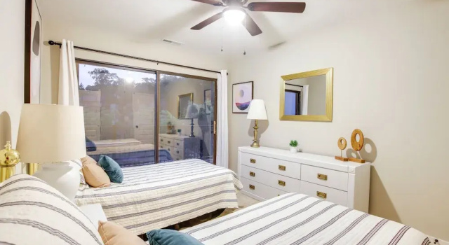 Апартаменты с 3 комнатами с балконом Boat Slip + Pool Access: Lake of the Ozarks Condo