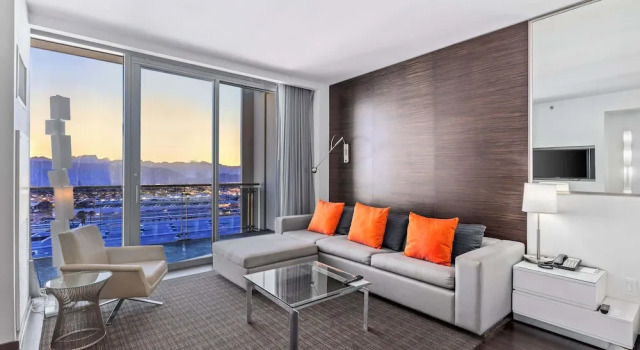 Incredible Views 51st Floor High-rise Studio -balcony