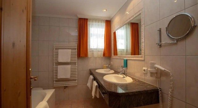 Двухместный номер Deluxe с балконом Hotel Trisanna
