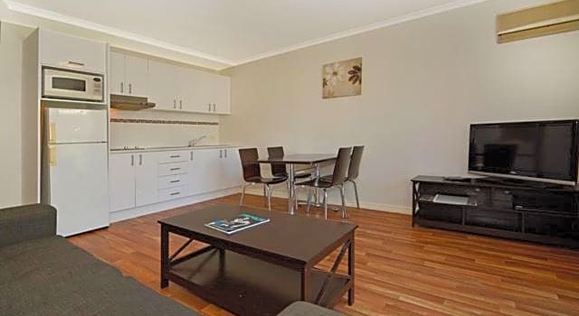 Семейные апартаменты с 2 комнатами Mandurah Motel and Apartments
