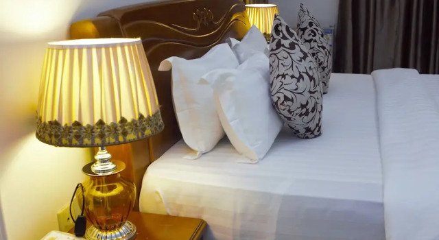 Люкс с балконом Kingsbridge Royale Hotel
