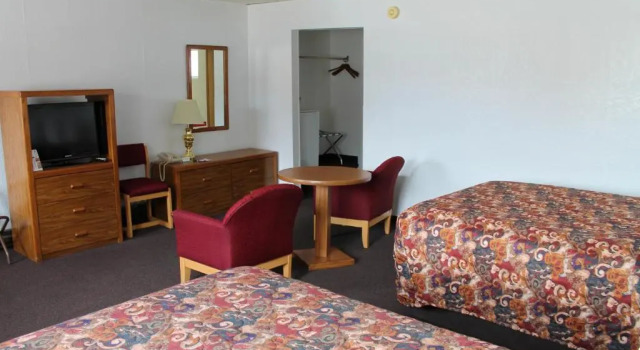 Четырёхместный номер Standard Budget Host Crestview Inn