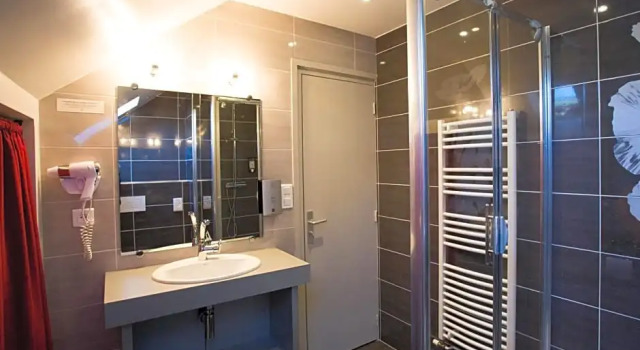 Двухместный номер Standard с балконом Logis Hôtel Etchemaïté