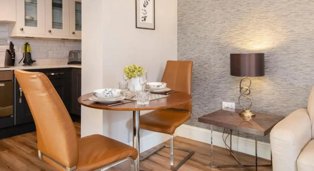 Апартаменты 8 Blue Bridge- Elegant and Luxurious 1 Bedroom Apt- Free Parking