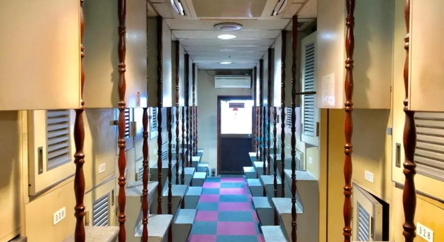 Мужская капсула Capsule Hotel Block Room