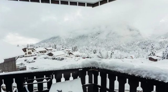 Студия Furnished studio with mountain views next to the Chattrix chairlift Rated 1