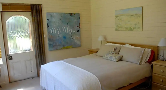 Birdwing Bed and Breakfast, Book Hotel Weegena Tasmania