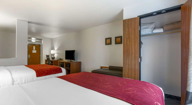 Четырёхместный люкс Comfort Suites Redding - Shasta Lake