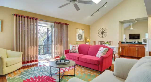 Апартаменты с 2 комнатами с балконом 2 Mi to Ocean: Rehoboth Beach Condo w/ Pool Access