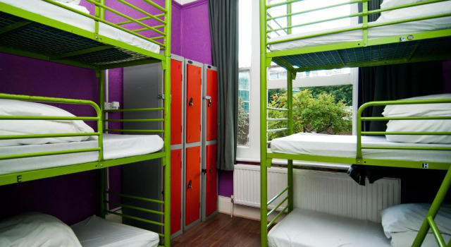 Кровать в общем номере Book A Bed Hostels