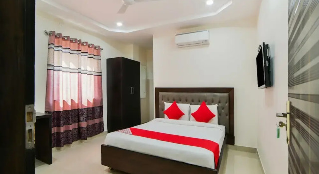 OYO 23589 Crown Palace, Varaa Hotelli Gachibowli 