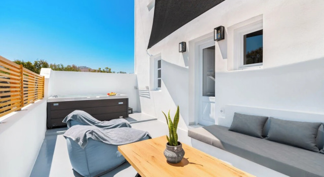 Oliva Apartments, Prenota Appartamento Kamari Paro