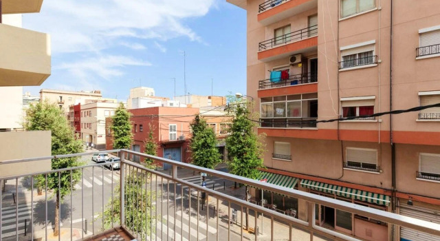 Apartment with 4 Bedrooms in Reus, with Wonderful City View, Balcony And Wifi, Book Lejlighed Hoteller i Reus med parkering, Parkering