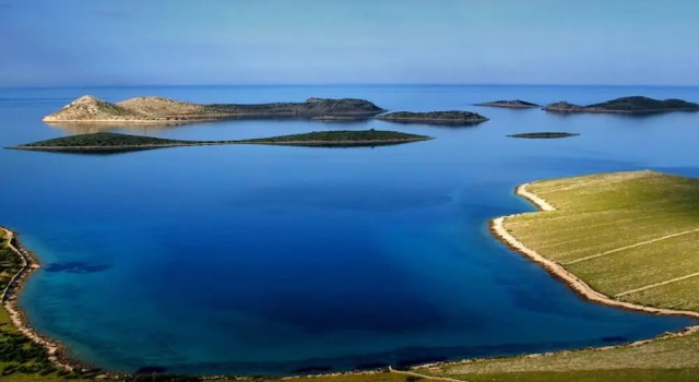 Apartment in Veli Rat Near Beaches