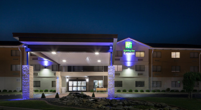 Holiday Inn Express Louisville Northeast by IHG, Забронировать Отель Луисвилл Louisville Metropolitan Area