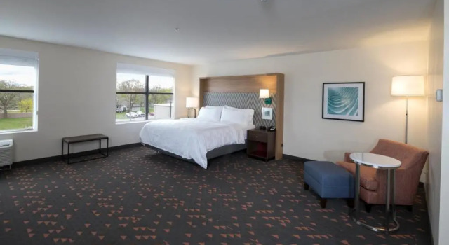 Номер Standard Holiday Inn Hotel & Suites - Mount Pleasant by IHG