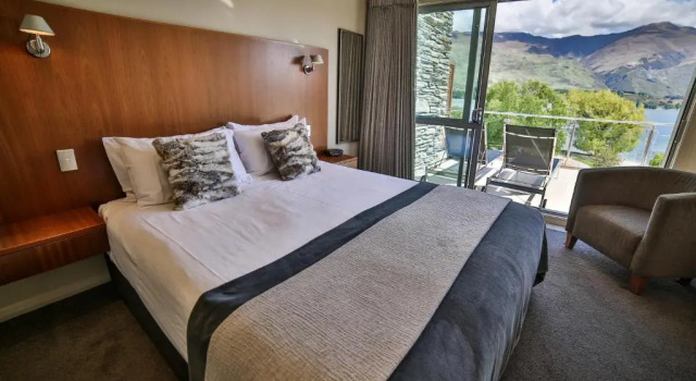 Апартаменты Premier Lakeside Apartments