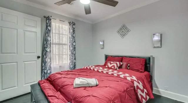 Modern College Park Home: 13 Mi to Dtwn Atlanta!, จอง โรงแรม คอลเลจพาร์ก จอร์เจีย