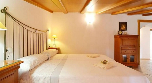 Mallorcan style house with pool and air conditioning 4 km from the sea