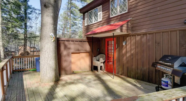 North Conway Home < Walk to Slopes at Cranmore!