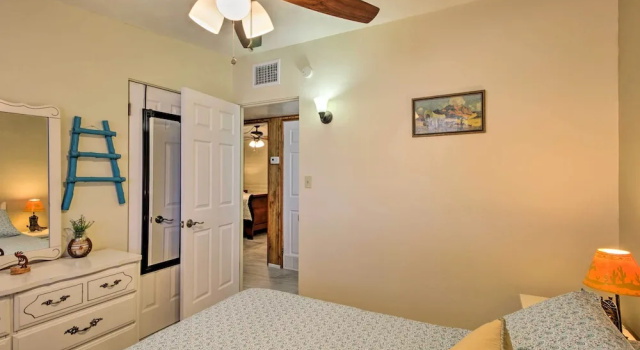 Коттедж с 3 комнатами Renovated Tucson Gomez Casita w/ Yard < 7 Mi to DT