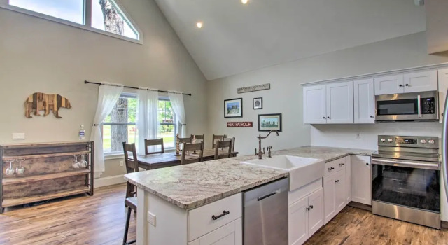 Апартаменты Condo w/ Grill: Walk to North Conway & Cranmore!