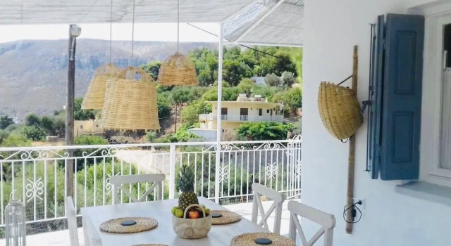 Menori Luxury Suite, Rezerwuj Hotel Hotele w Pothia z basenem, Basen