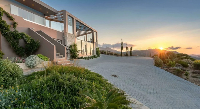 Вилла Villa in Agia Pelagia With Pool & Sea Views