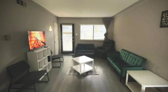 East Dallas Paradise Getaway, Забронировать Апартаменты/квартира Отели Далласа с парковкой, Парковка